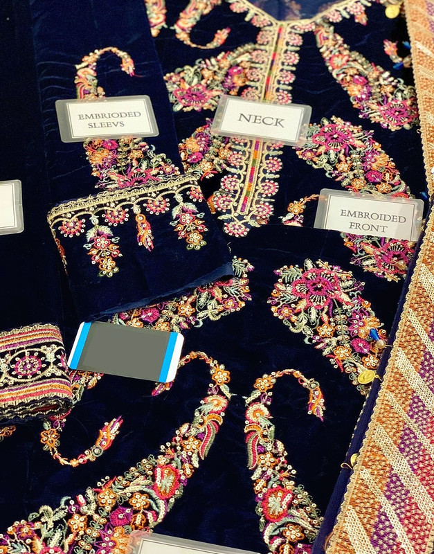 Luxury Heavy Embroidered Velvet Wedding Dress with Emb. Chiffon Dupatta image 4