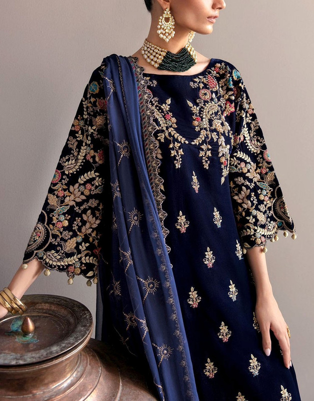Luxury Handwork Embroidered Velvet Wedding Dress with Chiffon Dupatta image 3